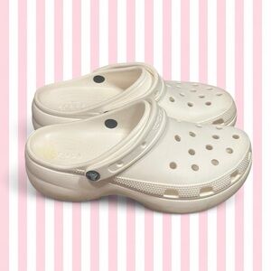 CROCS Classic Clog in Cream